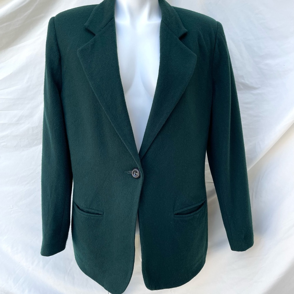 Vintage wool oversized blazer in emerald green. Excellent vintage condition.